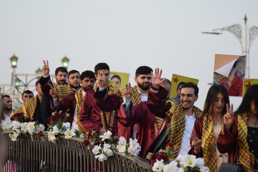 Syrische vrouwen verenigen zich onder de vlag van YPJ voor vrijheid, gerechtigheid en gelijkheid