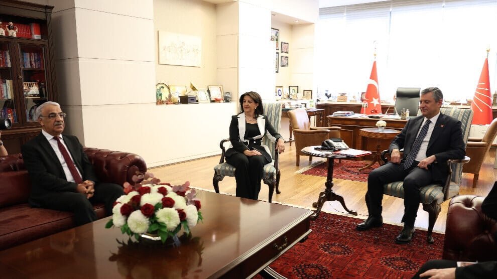 Imrali-delegatie en CHP-bijeenkomst richten zich op dialoog voor vrede en democratie