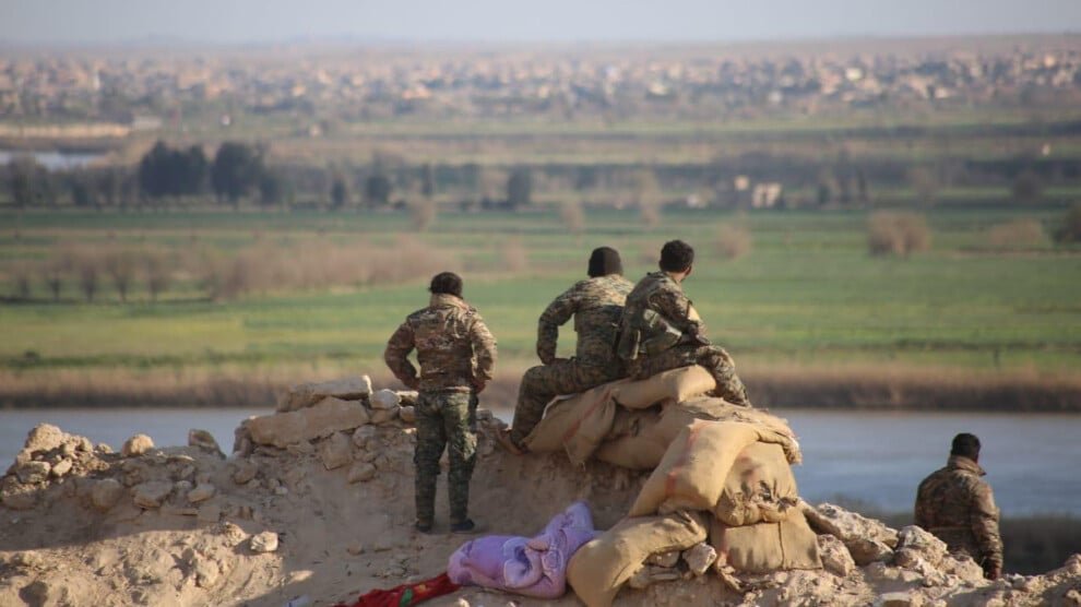 SDF waarschuwt voor escalatiepogingen door Damascus