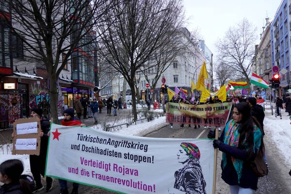 Hamburg: “Stop de aanvallen op Rojava en Rojhilat!”