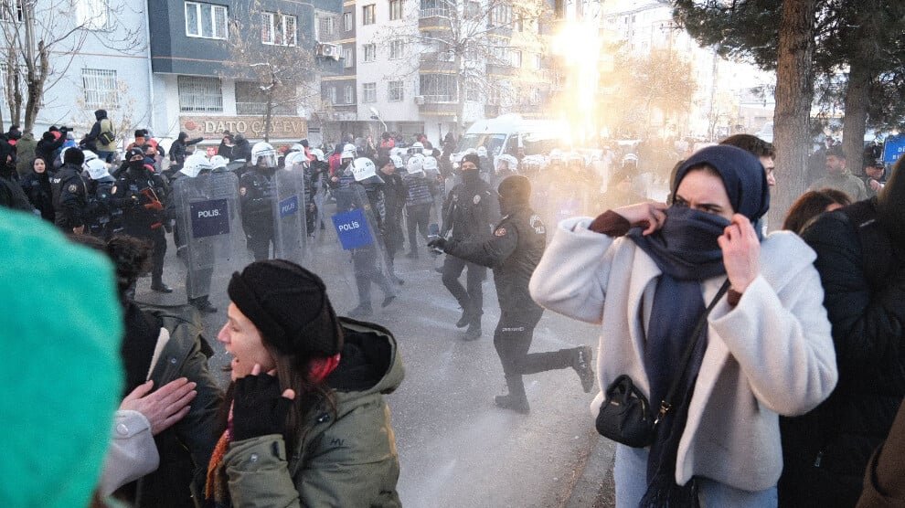 Traangas tegen demonstranten in Amed