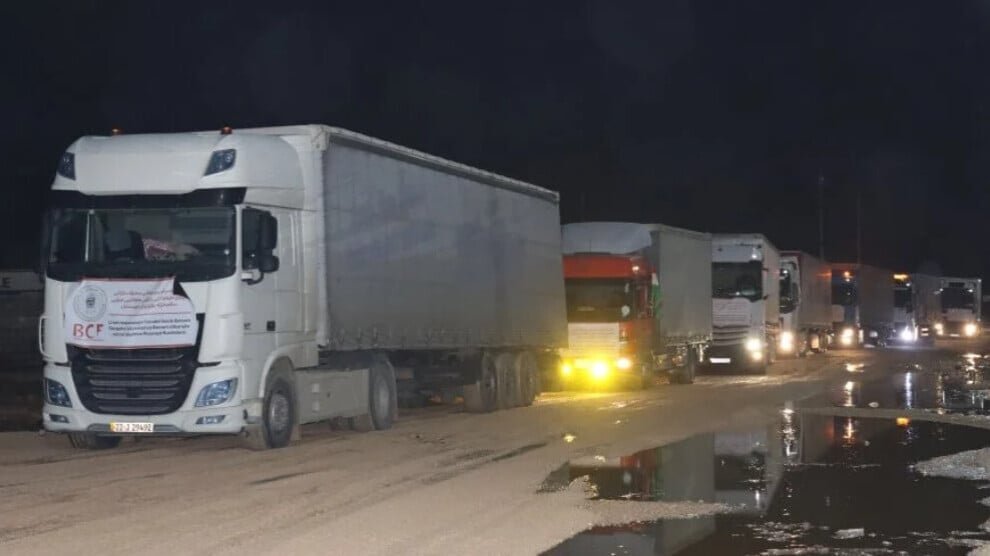 Humanitaire hulpkonvooi uit Zuid-Koerdistan arriveert in Qamishlo