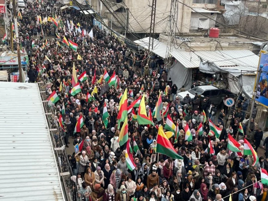Demonstraties in Rojava tegen aanhoudende aanvallen tegen de regio