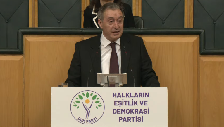 Bakırhan in het Turkse parlement: “Een aanval op Şengal zou de grootste fout zijn”