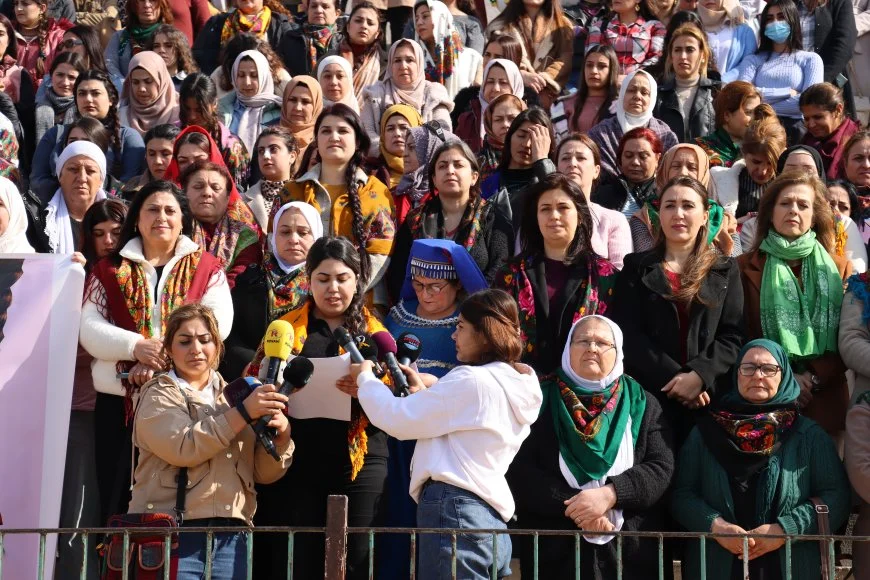 Nationale, internationale campagne om vrouwenrechten op te nemen in nieuwe Syrische grondwet