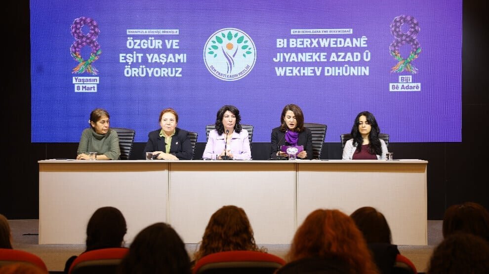 De Vrouwenvergadering van de DEM-partij publiceert een verklaring op 8 maart