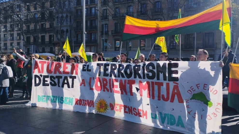 De gemeenteraad van Barcelona geeft een verklaring uit ter ondersteuning van het Koerdische volk
