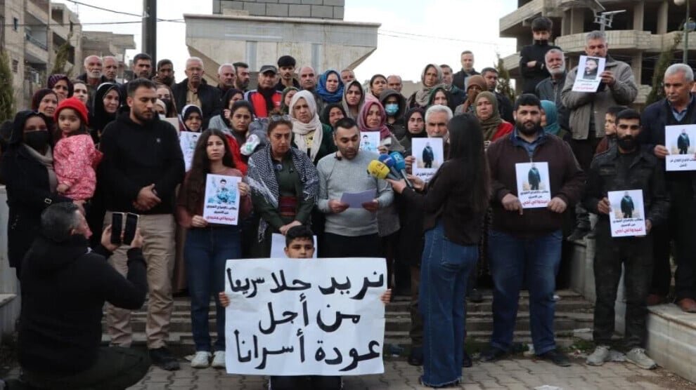 Families in Qamishlo eisen de vrijlating van hun kinderen uit Syrische gevangenschap