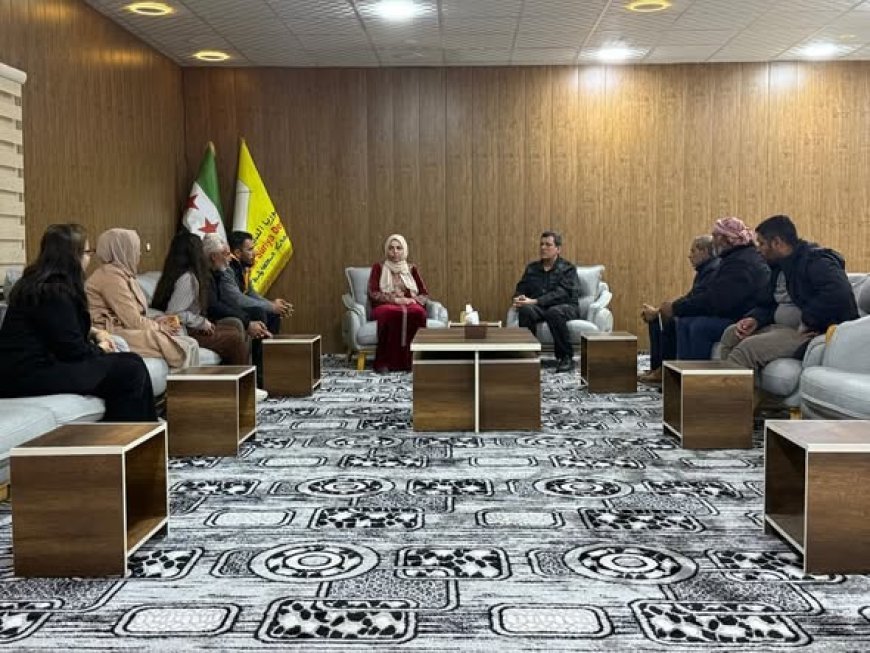 Mazloum Abdi ontmoet commissie die families van gevangenen en vermisten vertegenwoordigt