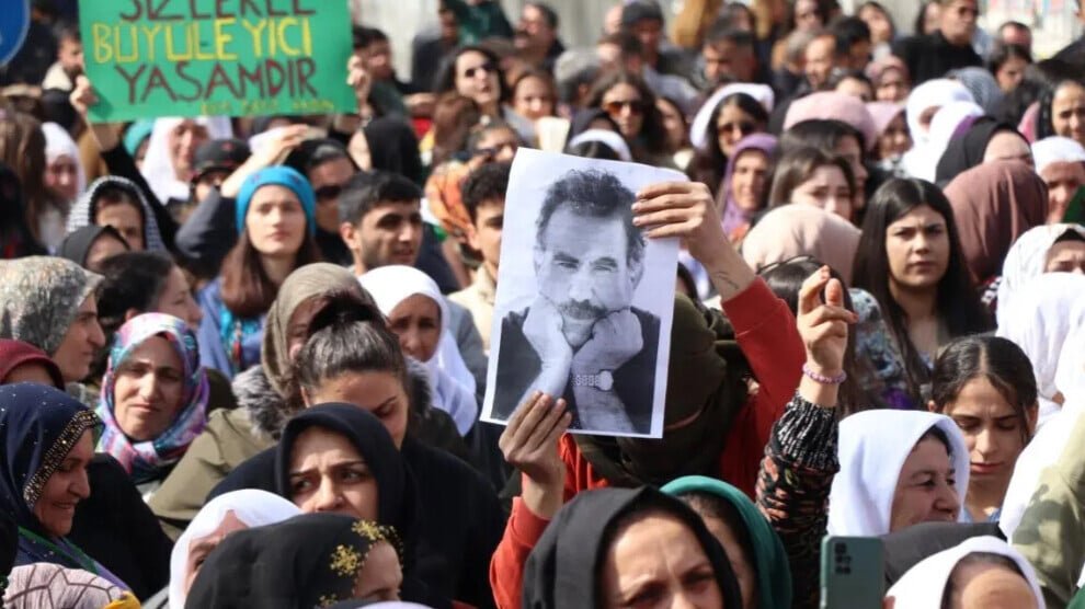 Öcalan prijst de strijd van vrouwen om van de 21e eeuw de eeuw van de vrouwen te maken