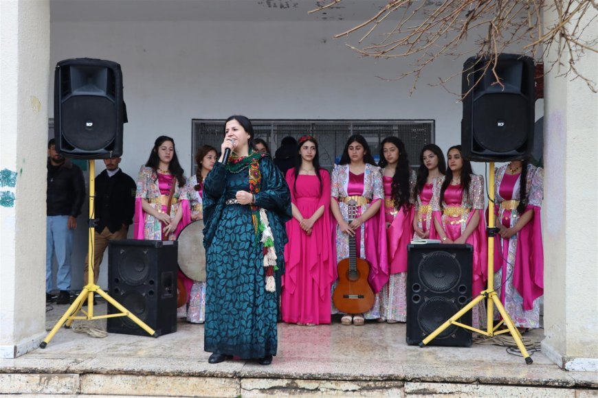 Vrouwen in Derik benadrukken tijdens protest de noodzaak om de verworvenheden van vrouwen te beschermen