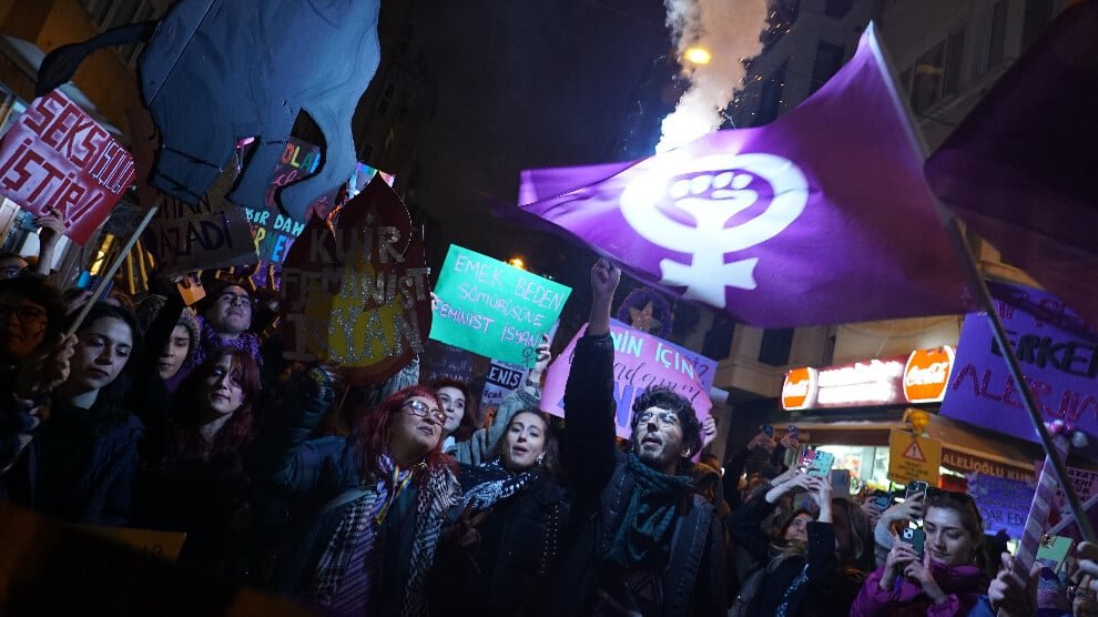 Feministische nachtelijke mars in Istanbul