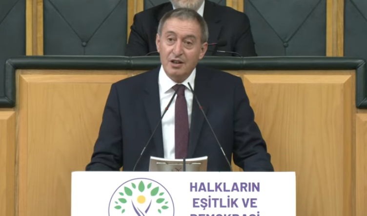 Bakırhan waarschuwt voor regionale oorlog en verwijst naar oproep tot terughoudendheid van Öcalan