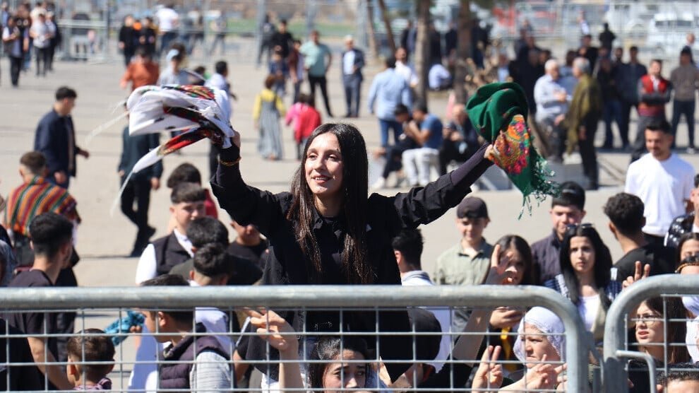 Rechter beschouwt sjaal als „propagandamiddel“: vrouw veroordeeld tot gevangenisstraf