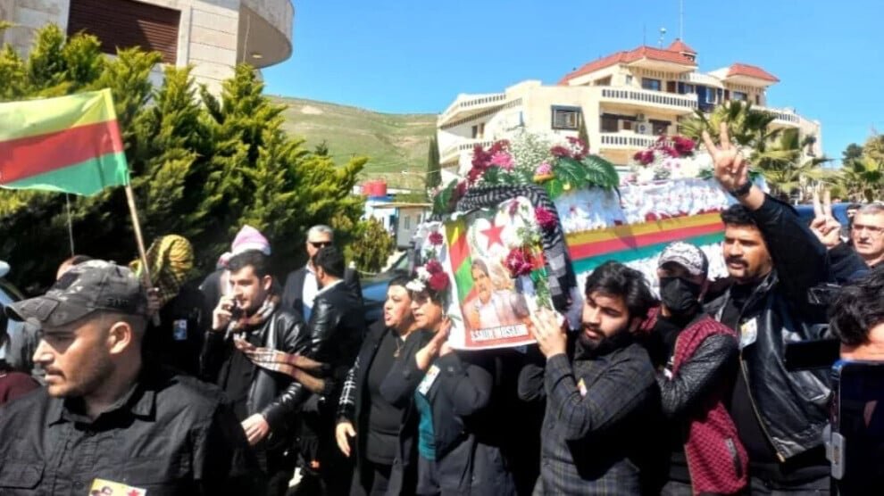 Delegatie van de DEM-partij – DBP – HDK – TJA woont de begrafenis van Salih Muslim in Kobanê bij