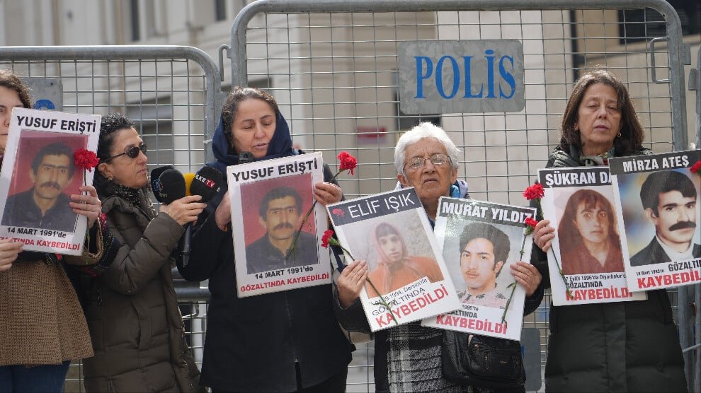 Yüksekova staat stil bij herdenking avondklok met een boodschap van verzet