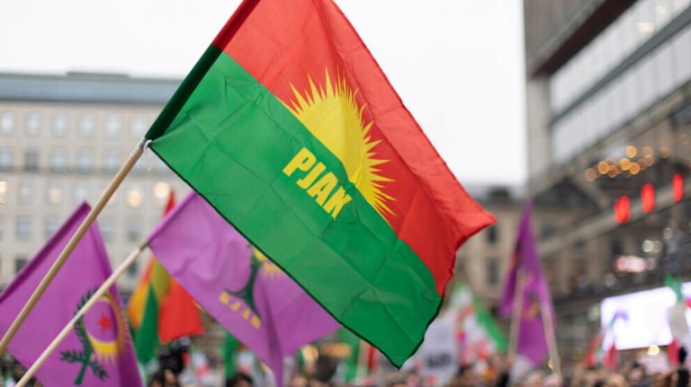 PJAK herdenkt de slachtoffers van het bloedbad van Halabja: Vrijheid zal onvermijdelijk zegevieren