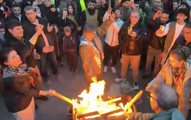 Nederland luidde Newroz in Amsterdam