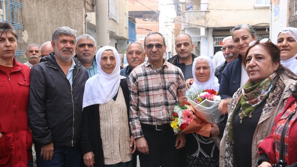 Politieke gevangene Tamer Tanrıkulu na 32 jaar detentie terug in Amed