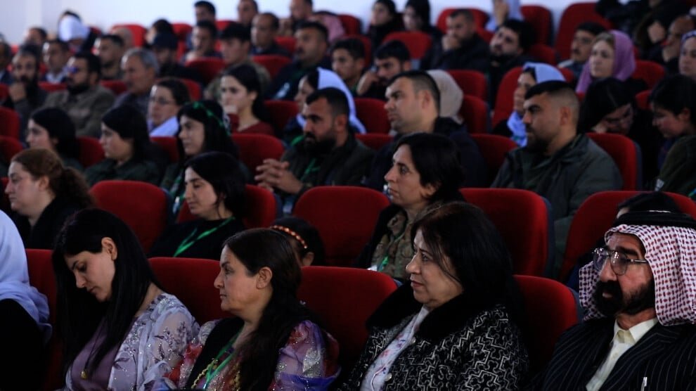 Autonomieraad van Şengal beraadslaagt over eenheid, hervormingen en politieke toekomst