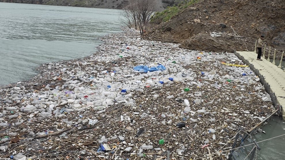 Afval in drinkwater: milieuschandaal in Şirnex