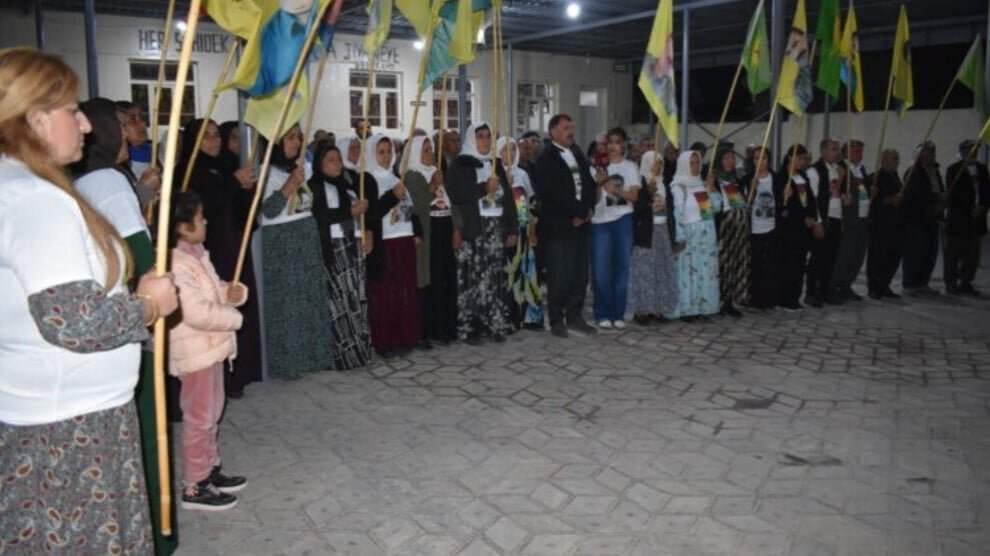 Inwoners van Maxmur houden een wake voor de vrijlating van Öcalan en roepen de Turkse staat op om de wetgeving aan te passen