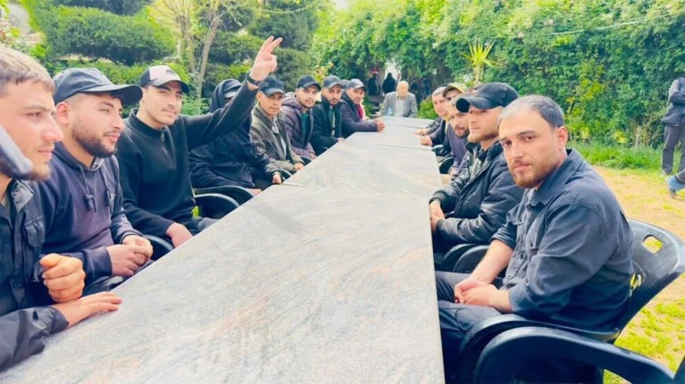 Het stadsbestuur van Kobanê ontmoet vrijgelaten gijzelaars