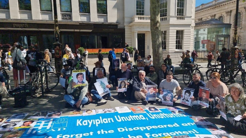 Actie in Londen ter gelegenheid van de 1100ste week van de strijd van de Zaterdagmoeders