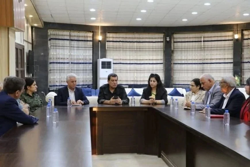 Delegatie voor Koerdische Eenheid en Gezamenlijk Standpunt zet bijeenkomsten voort