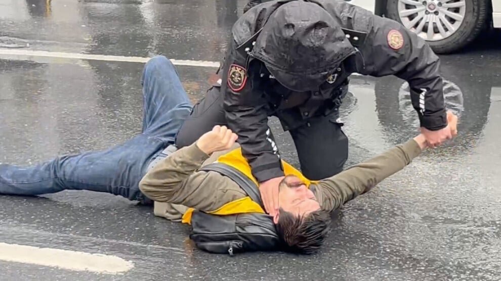 Honderden mensen aangehouden tijdens politieoptreden tegen 1 mei-demonstranten op weg naar Taksim