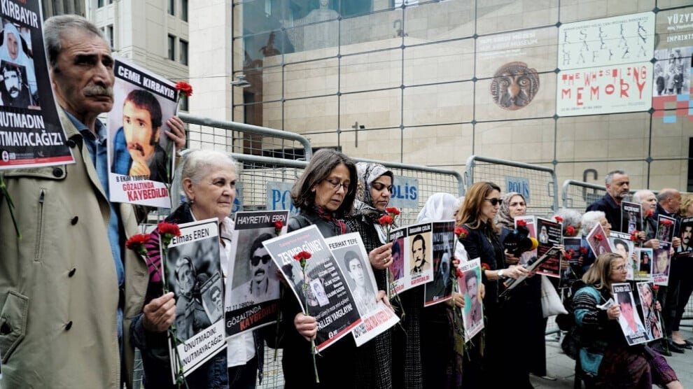 De Zaterdagmoeders eisen gerechtigheid voor Hüsamettin Yaman en Soner Gül
