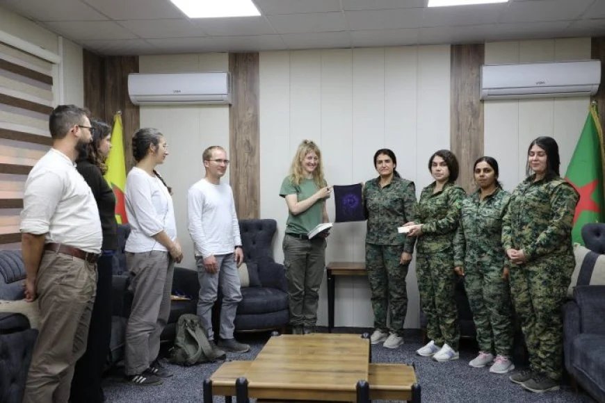 Duitse delegatie bezoekt YPJ in Rojava