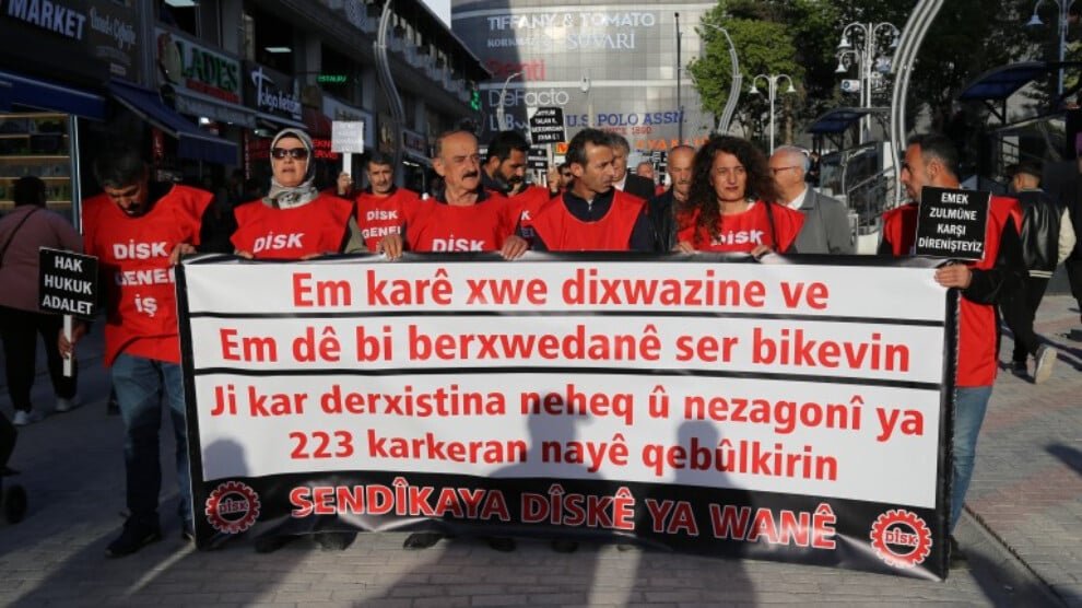 Ontslagen werknemers gemeente Van zetten hun verzet voort op dag 296