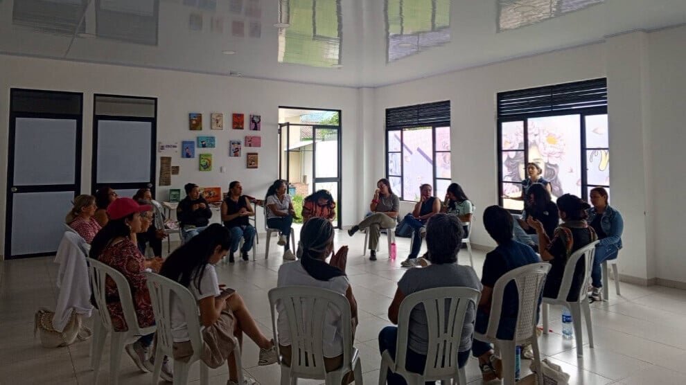 Evenementen in Colombia zetten de strijd van de vrouwen in Rojava in de schijnwerpers