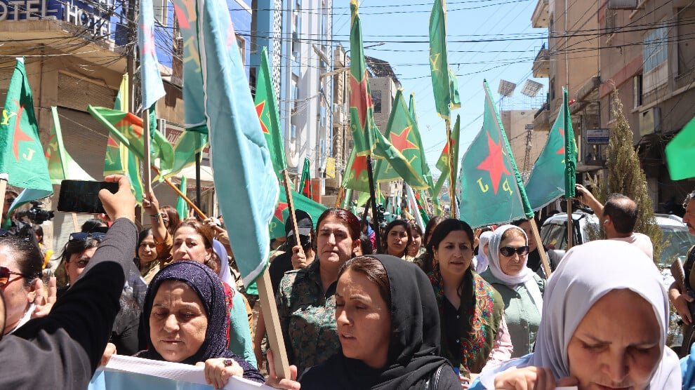 Mars in Qamishlo ter ondersteuning van de YPJ