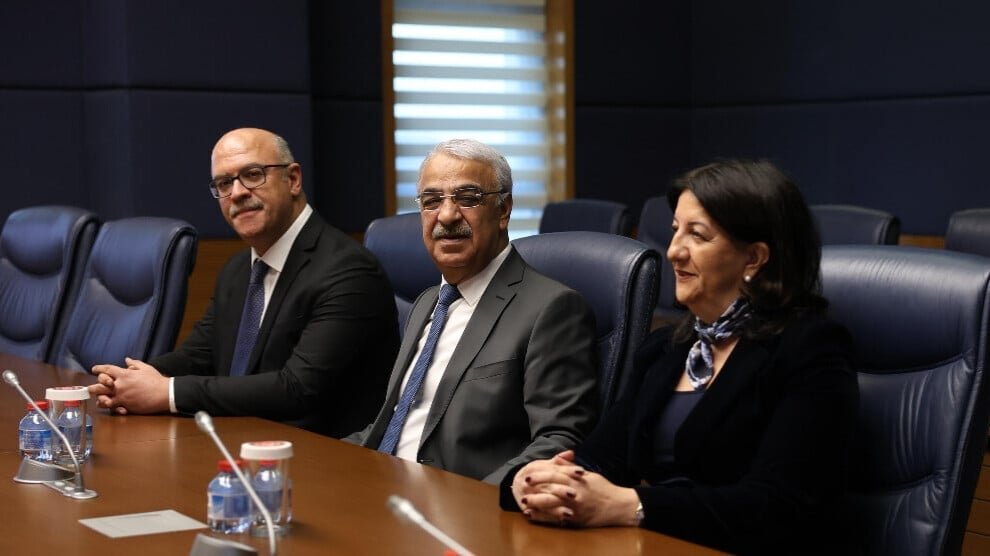 Imrali-delegatie overlegt met de AKP over wettelijk kader