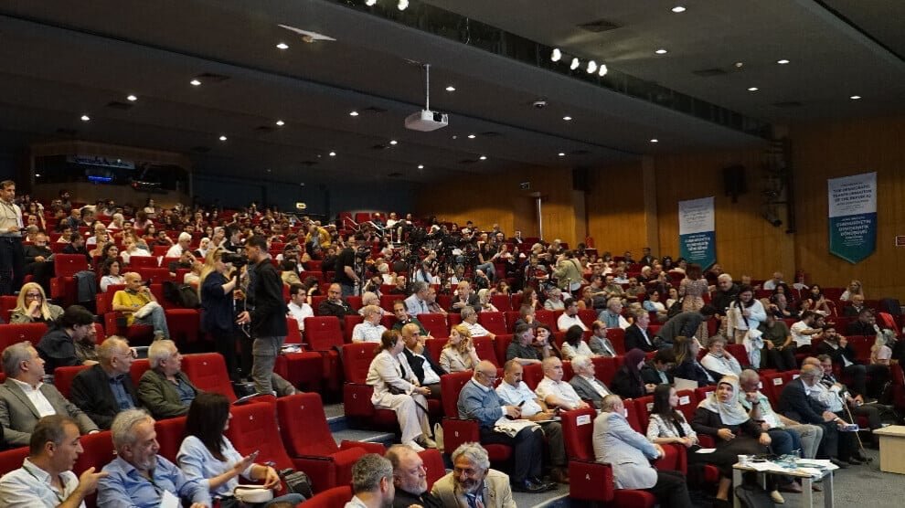 Özel, Davutoğlu en Babacan sturen boodschap naar de conferentie in Istanbul
