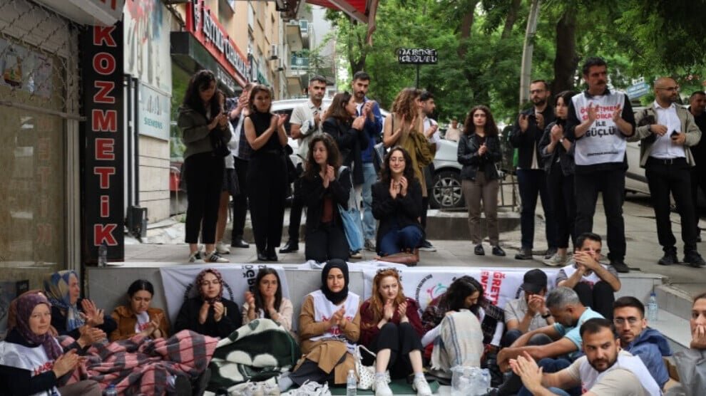 Acht mensen aangehouden bij politie-optreden tegen hongerstakende leraren in Ankara