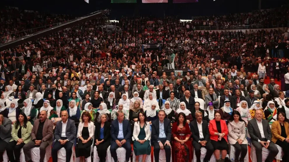 De DEM-partij bereidt zich voor op het „congres van verandering en herstructurering”