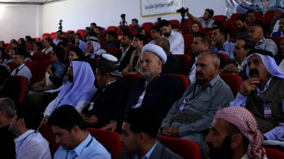 Conferentie in Şengal neemt slotverklaring aan