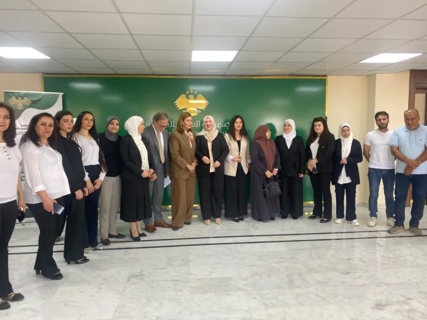 Vrouwenraad van Jazira neemt deel aan een seminar in Damascus ter gelegenheid van Wereldbevolkingsdag