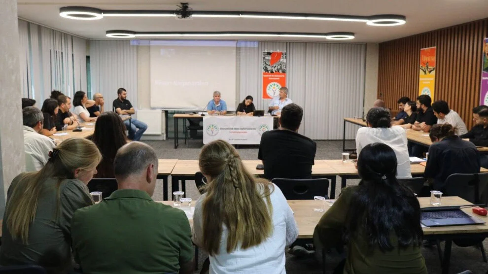 DEM-Jeugd kondigt commissie voor internationale betrekkingen aan