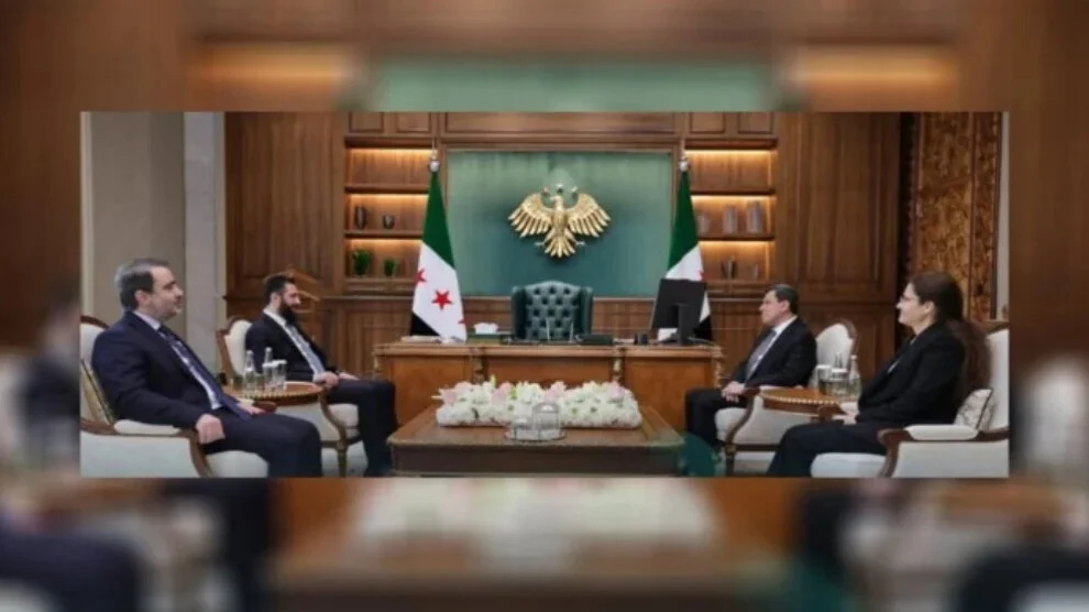 Mazloum Abdi en Ilham Ehmed in gesprek met Ahmed al-Sharaa