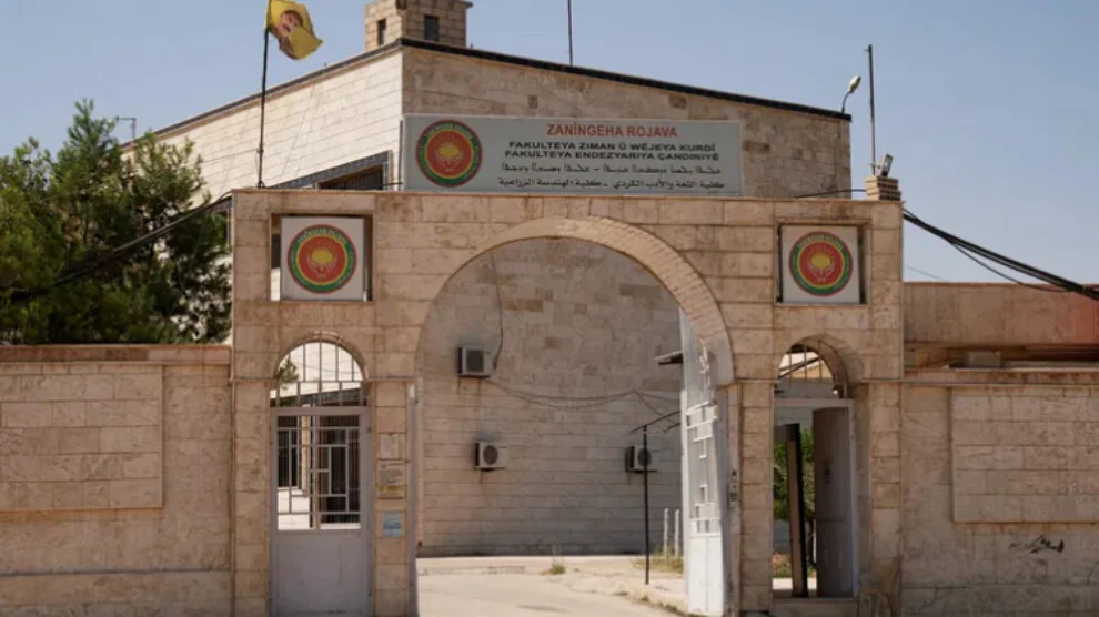 Universiteit van Rojava veroordeelt beperkingen op het Koerdisch en pleit voor een tweetalig onderwijsmodel