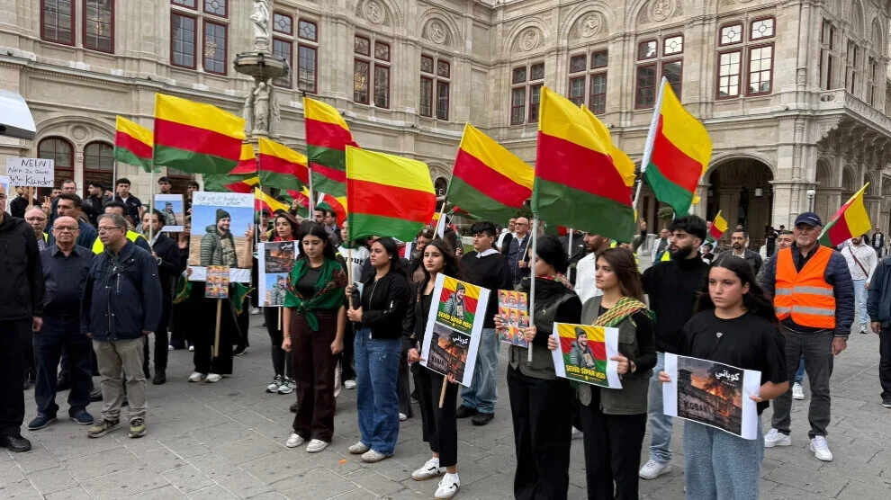 Demonstratie in Wenen tegen aanvallen op Rojava
