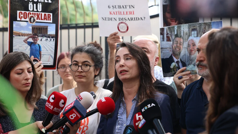 Hatimoğulları bezoekt de wake van de families van de slachtoffers van de aardbevingen: hun stem moet worden gehoord