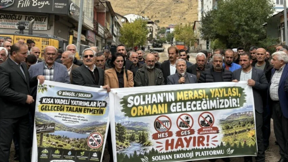 Protestactie tegen projecten voor zonne-energiecentrales in Bingöl