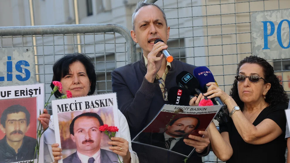 De ‘Zaterdagmoeders’ hekelen de straffeloosheid in de moordzaak op Abdülmecit Baskın