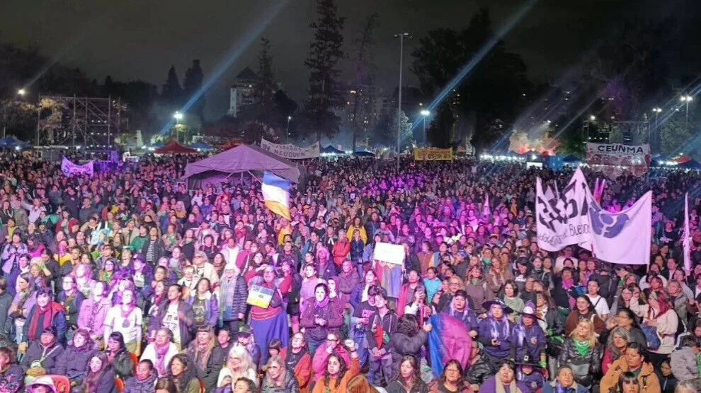Koerdische vrouwenbeweging neemt deel aan de 39e Plurinationale Bijeenkomst van Vrouwen in Argentinië