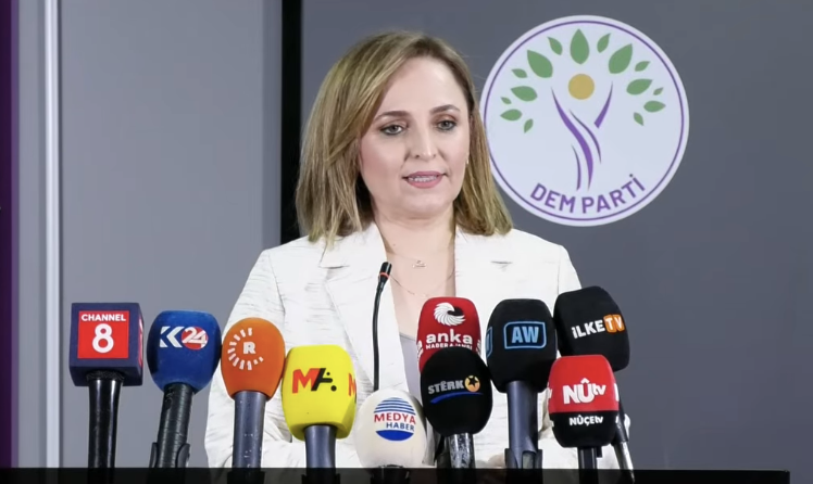 De DEM-partij bekritiseert de regering vanwege het proces: waarom worden stappen op weg naar vrede uitgesteld?